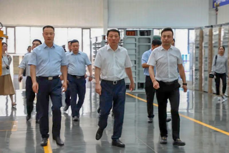 新任平頂山市市長等領(lǐng)導蒞臨天晟電氣考察指導